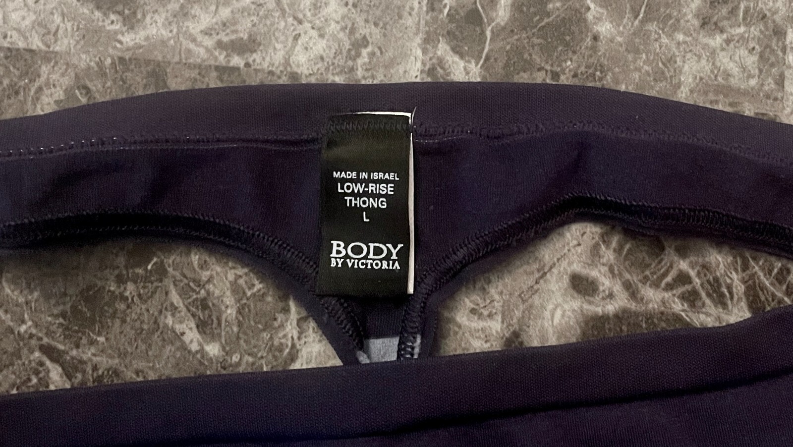 BODY BY VICTORIA’S SECRET LARGE BLUE STRIPE SEAMLESS VINTAGE RARE THONG PANTIES