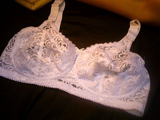 SET OF 3 NEW QUALITY WHITE MISS MARY OF SWEDEN LACY NON WIRED BRAS Sz 40DD