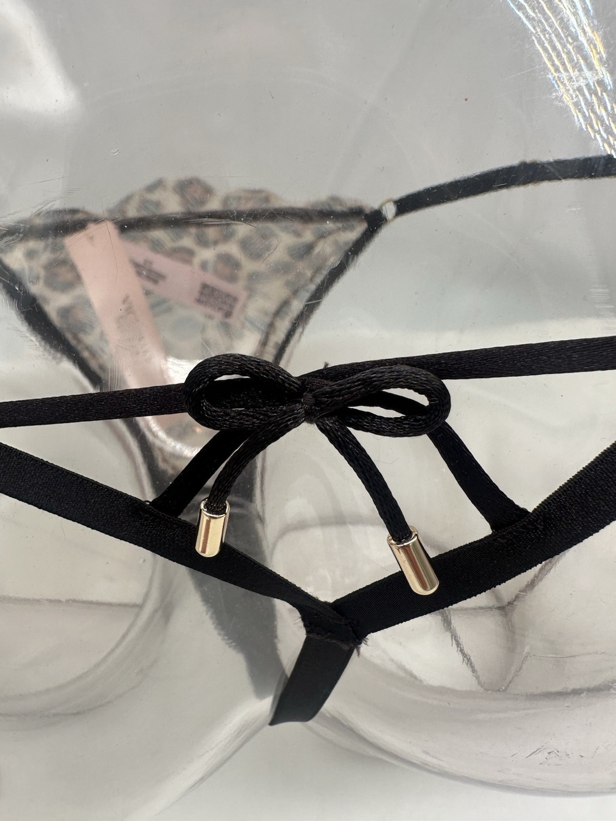 Victoria’s Secret 🌹RT $29 Geo Leo Embroidery Sequin Shine V-String SMALL🌹