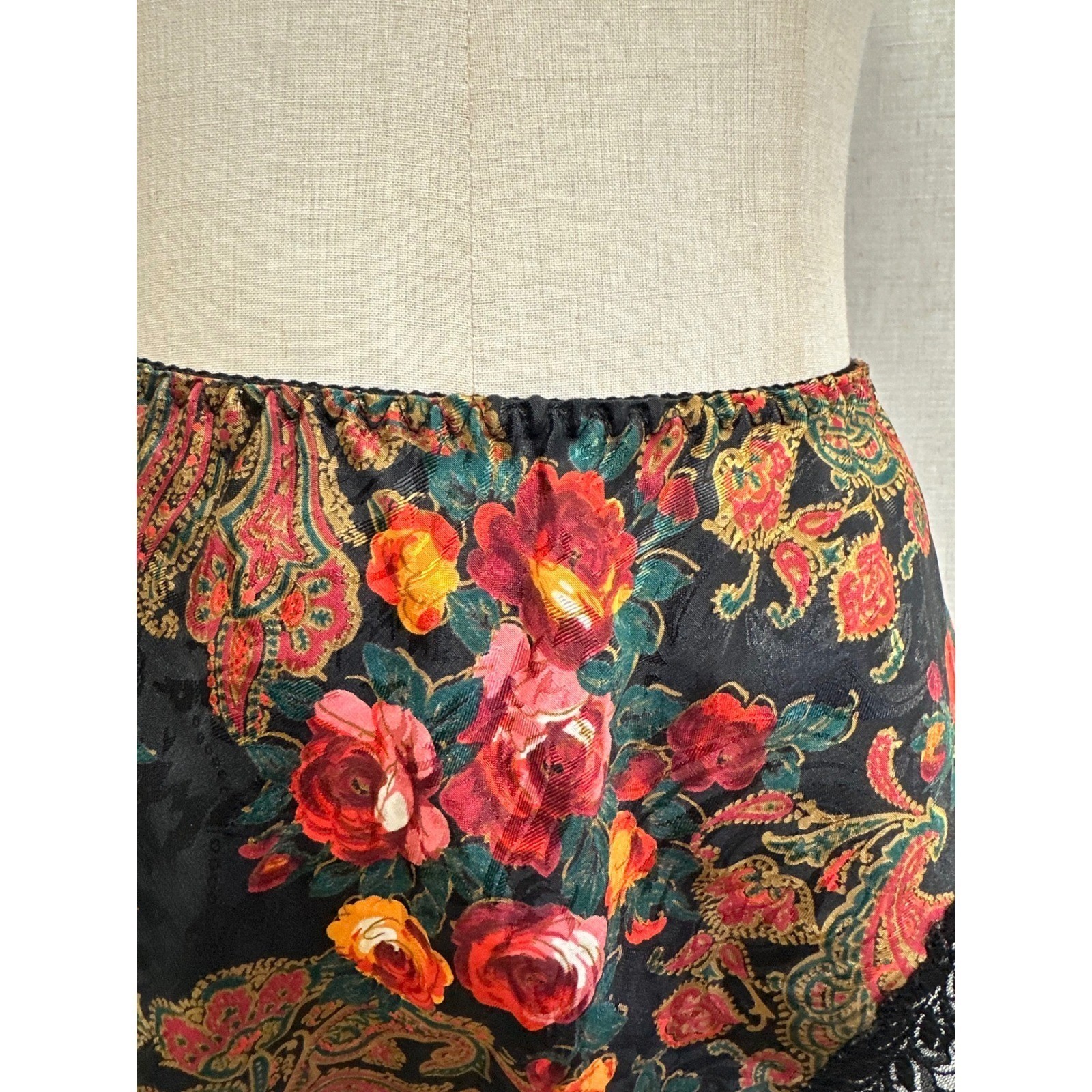 90s Delicates Floral Paisley Black Red Satin Lace Trim High Cut Bottoms Sz Small