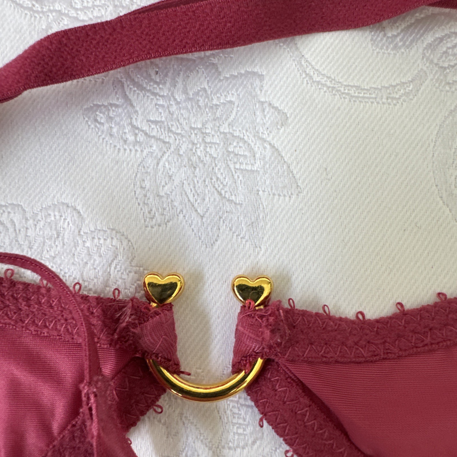 VICTORIA’S SECRET S SILKY PINK GOLD CHARM OPEN BOTTOM V STRING THONG PANTIES NWT