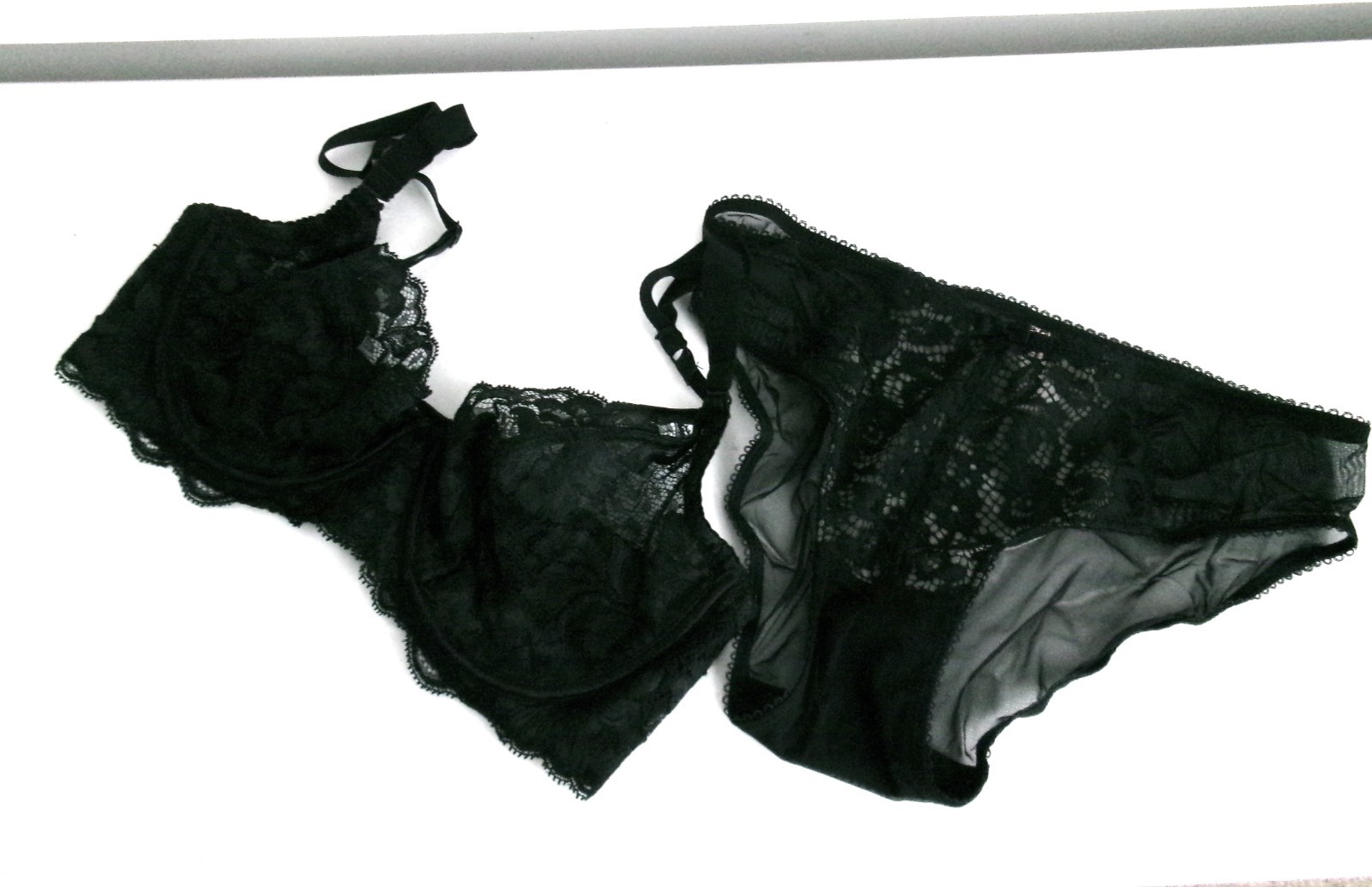NWOT EVE’S TEMPTATION UNDERWIRE LACE BRA/PANTIES 2PC SET