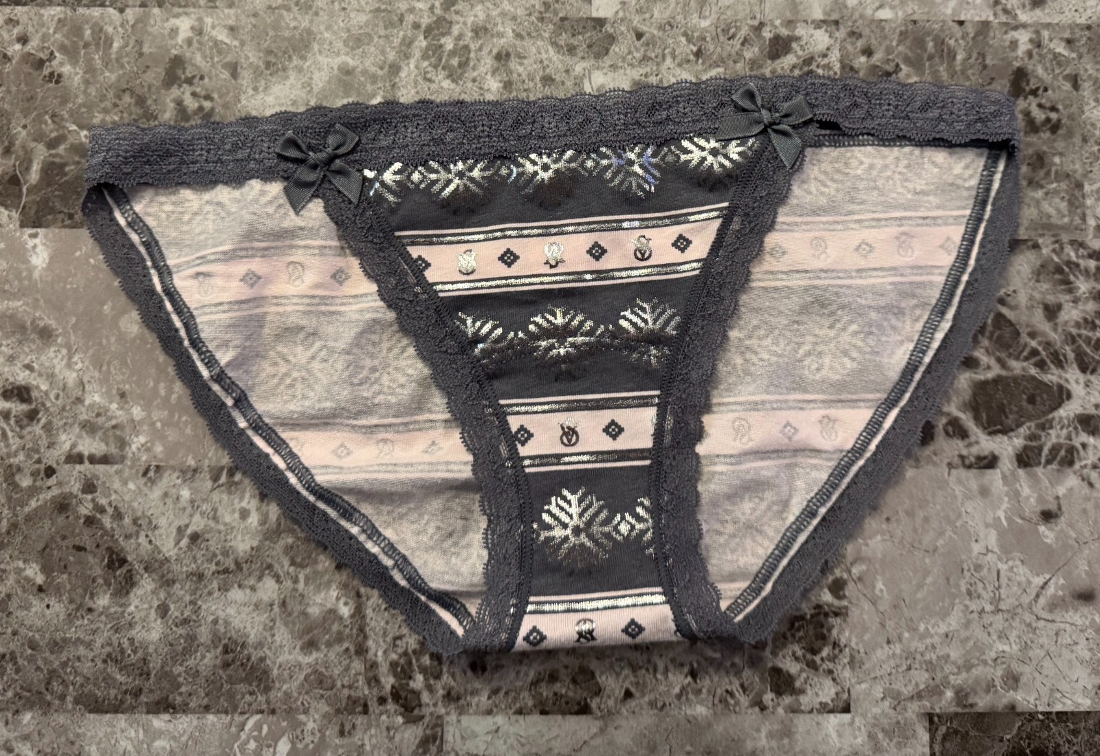 NWT VICTORIA’S SECRET S PINK SILVER SNOWFLAKE LACE RARE STRING BIKINI PANTIES