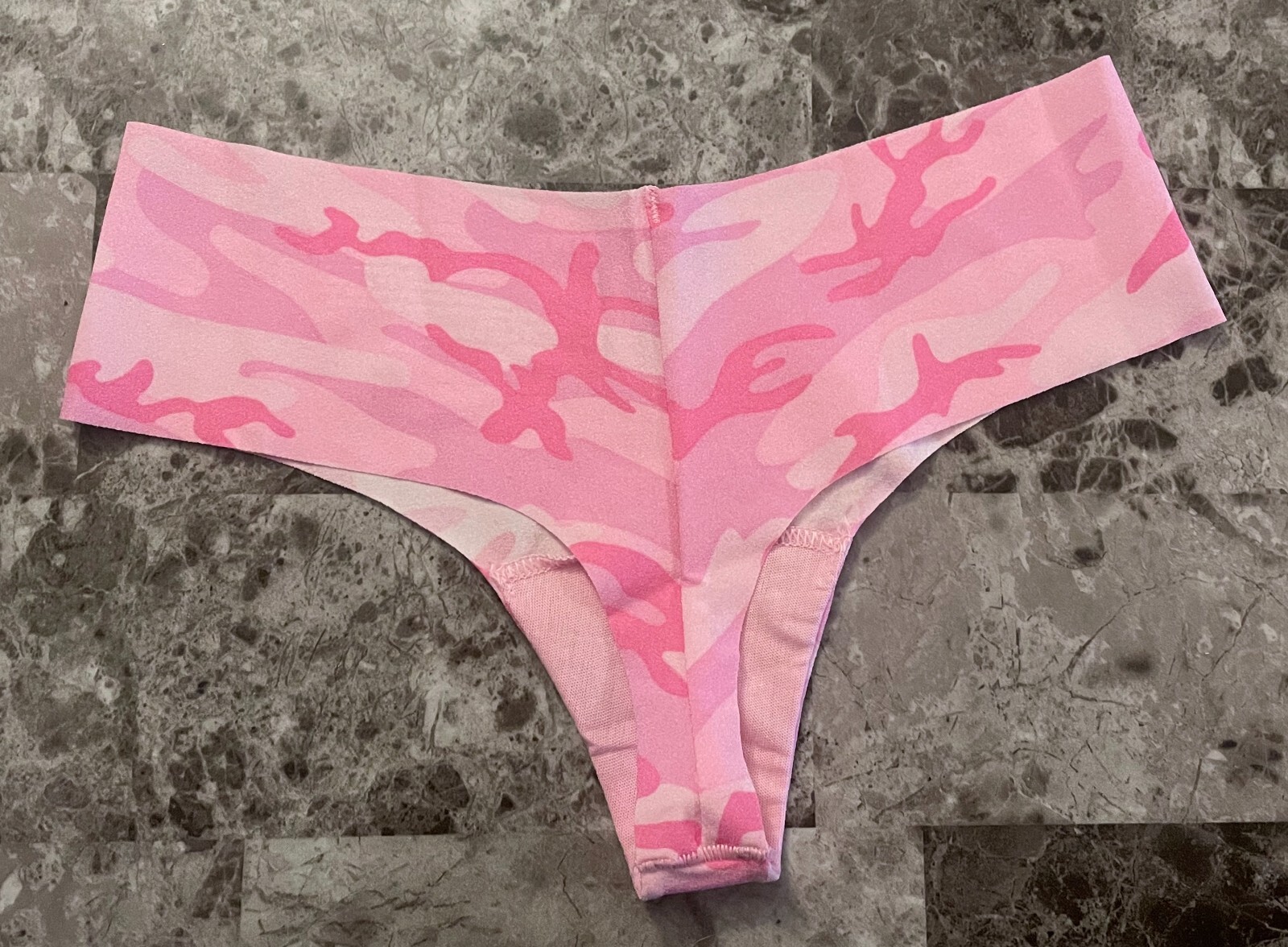 NWT VICTORIA’S SECRET PINK CAMOUFLAGE CAMO RAW EDGE NO SHOW THONG PANTIES