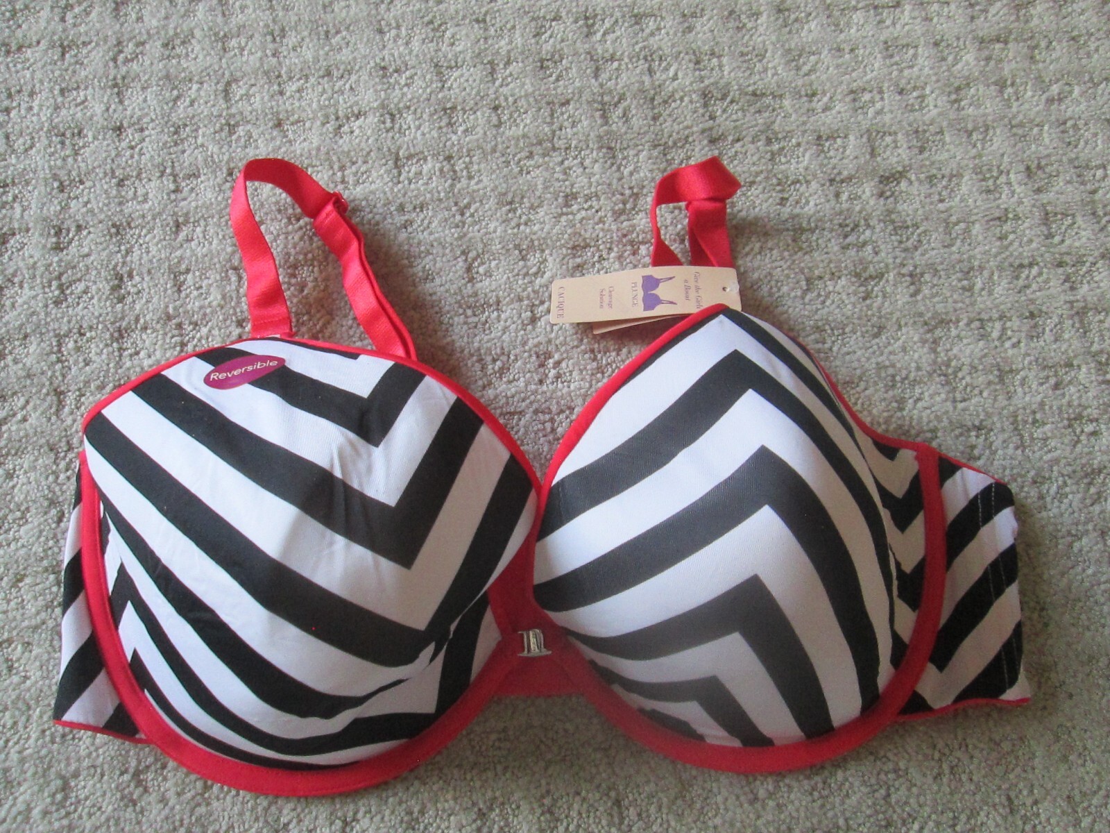 NWT Boost Reversible Plunge Cleavage Solution Bra 44D Red or Black/White Stripe
