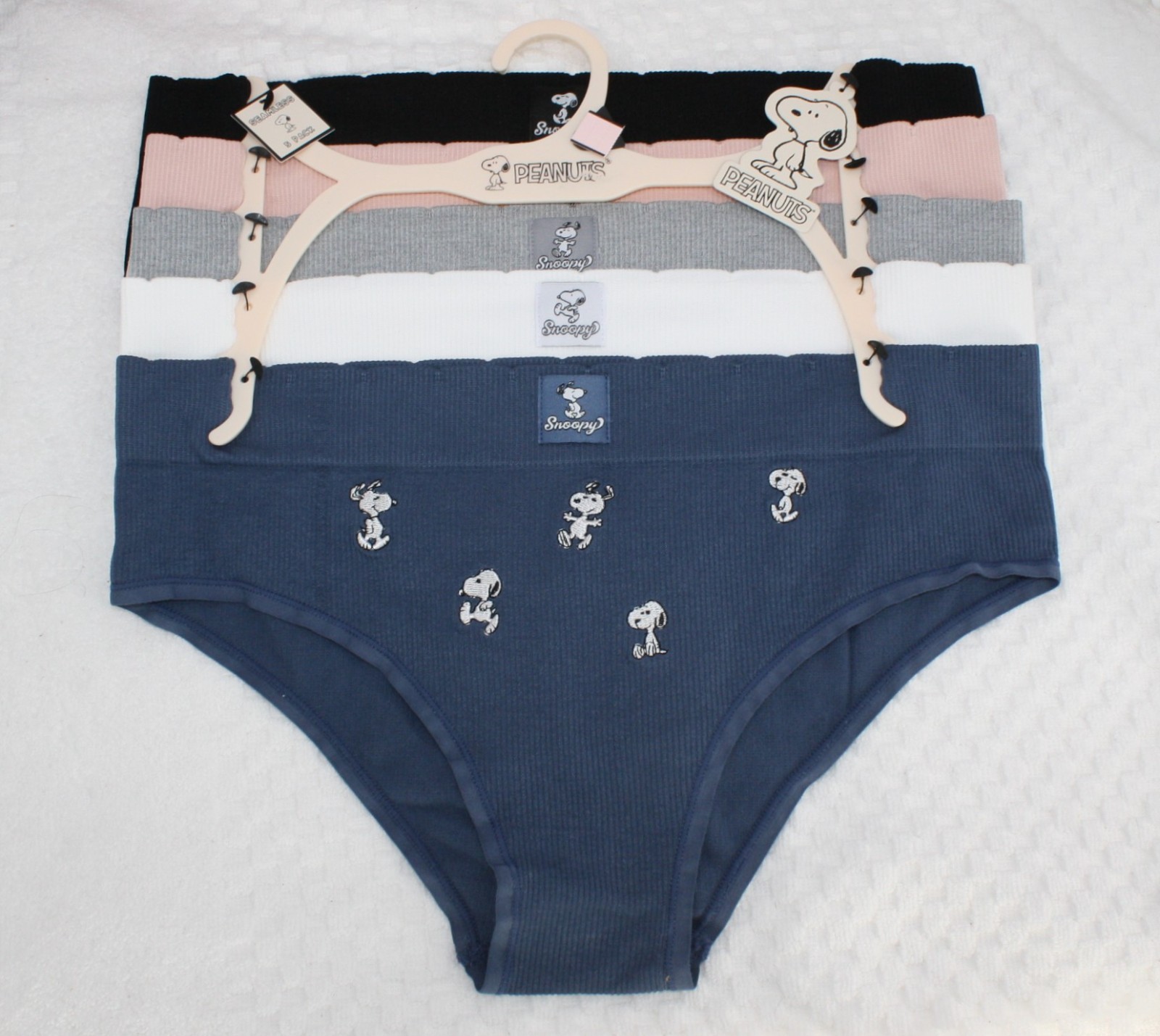 NWT set of 5 PEANUTS SNOOPY seamless ribbed panties BLUE WHITE BLACK GRAY embro