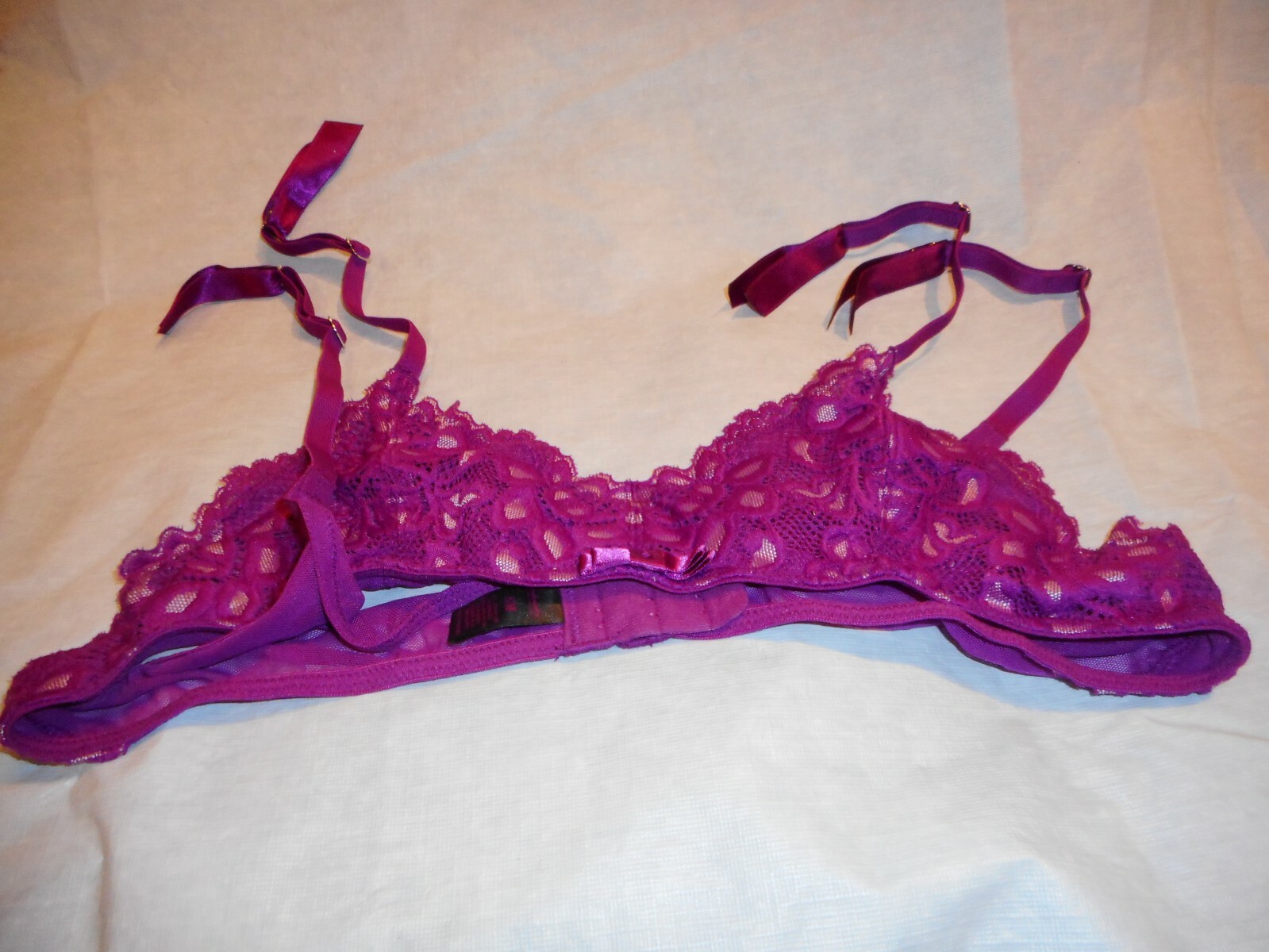 Frederick’s Of Hollywood FUSCIA Lace Garter Belt Size SMALL/MEDIUM