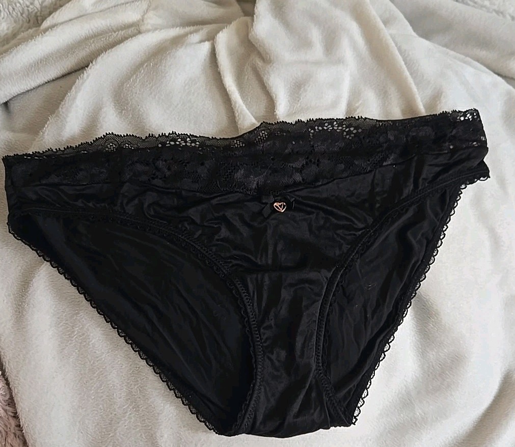 Victoria’s Secret Body By Victoria Bikini Black Panties Charmed Logo Lace Medium
