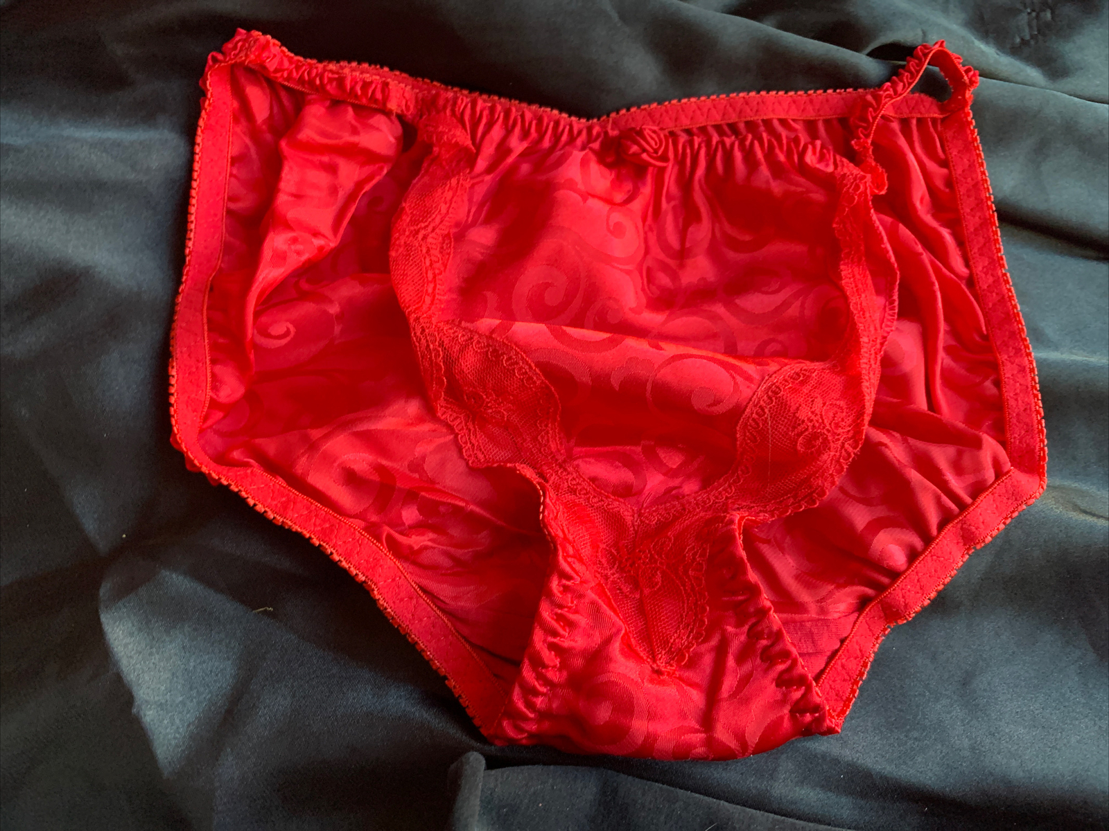 NWT VTG 100% Polyester Satin String Bikini Lace Panties SZ S Red