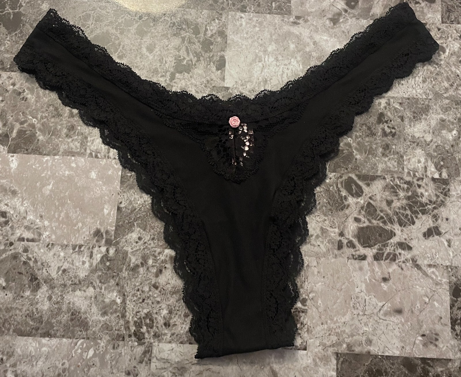 NWT VICTORIA’S SECRET M BLACK SMOOTH LACE PINK ROSE APPLIQUE BRAZILIAN PANTIES