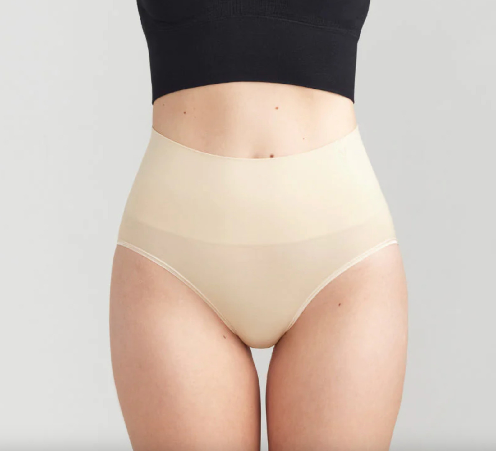 Yummie L14438 Women’s Ultralight Seamless Shaping Briefs in Frappe Size L/XL