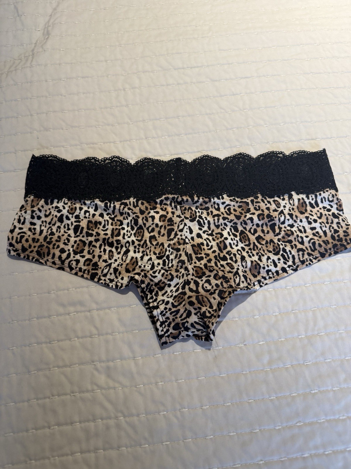 Victoria’s Secret NWT VINTAGE Medium leopard classic satin lace band cheeky