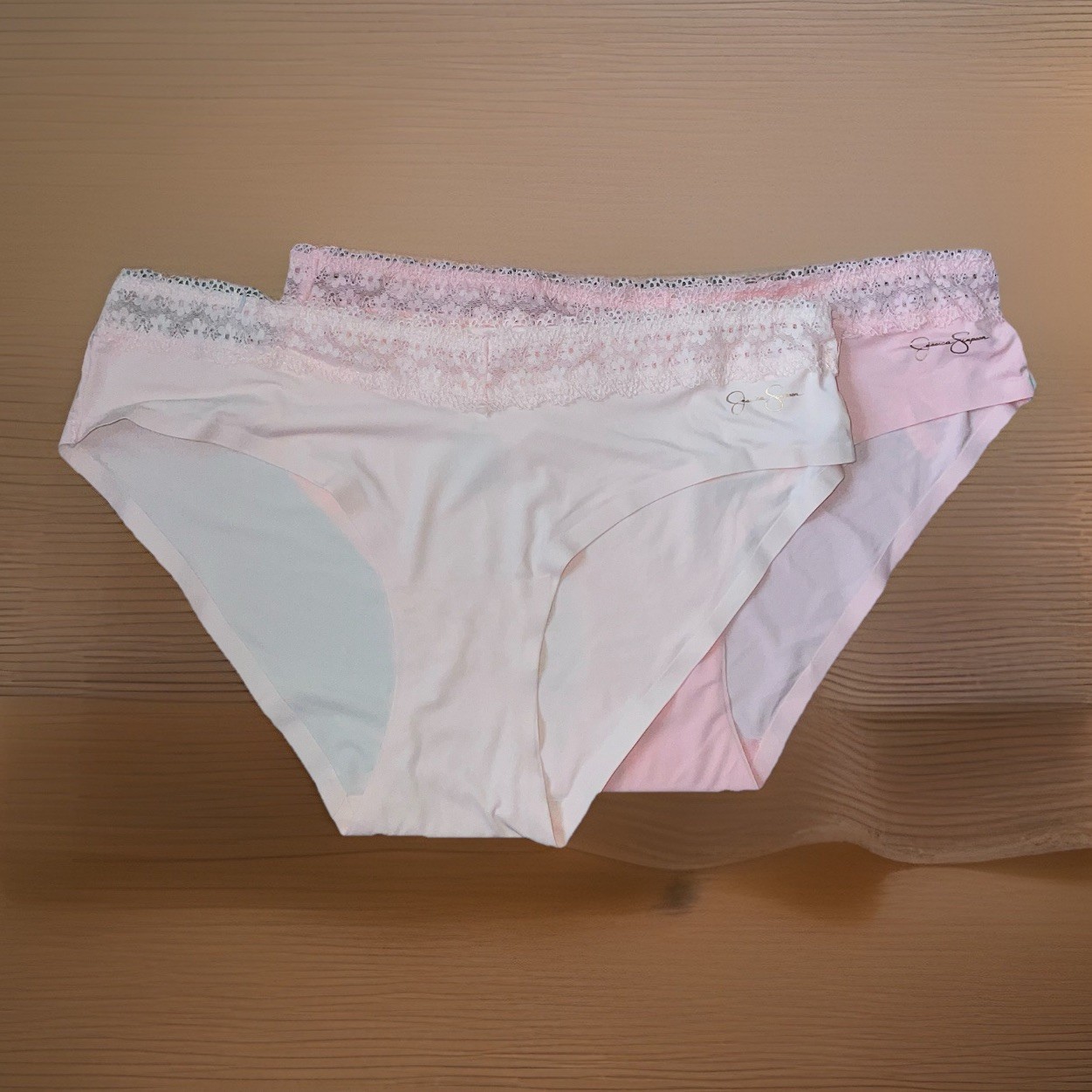 Jessica Simpson Mid-Rise Bikini Panties Intricate Lace Trim Waistband Sz M 2Pk