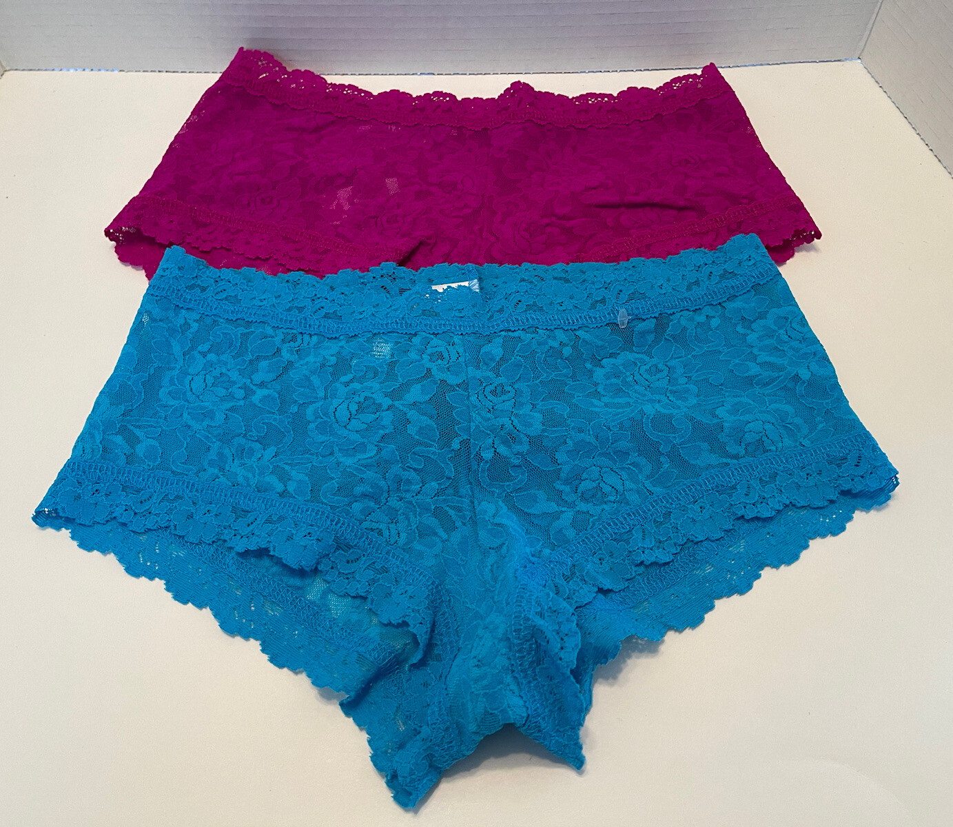 HANKY PANKY SIGNATURE LACE BOYSHORTS PANTIES PACK OF 2 ASSORTED COLORS SIZE XS