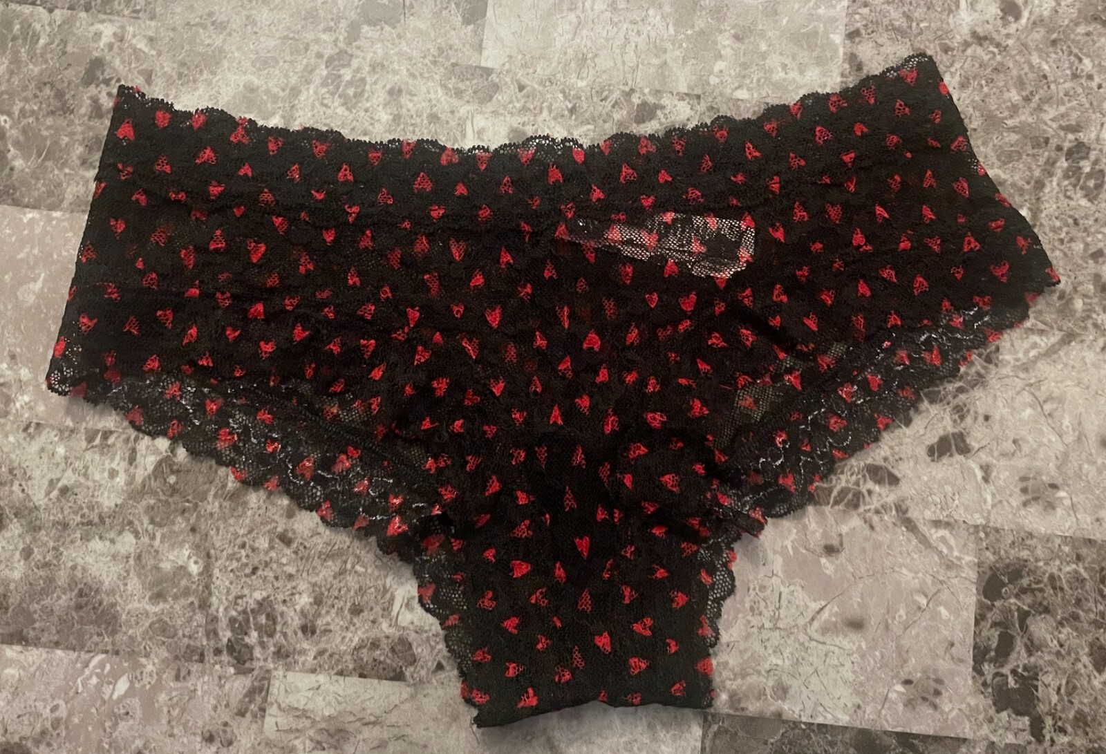 NWT VICTORIA’S SECRET BLACK RED HEART VALENTINE’S DAY LACE CHEEKY PANTIES