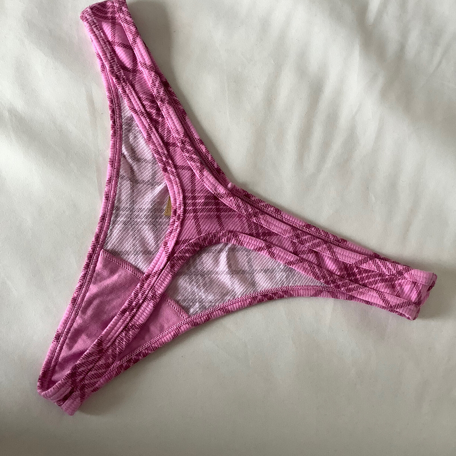 Victoria’s Secret PINK Pink Check Print Ribbed Thong Panties – Size XL – BNWT