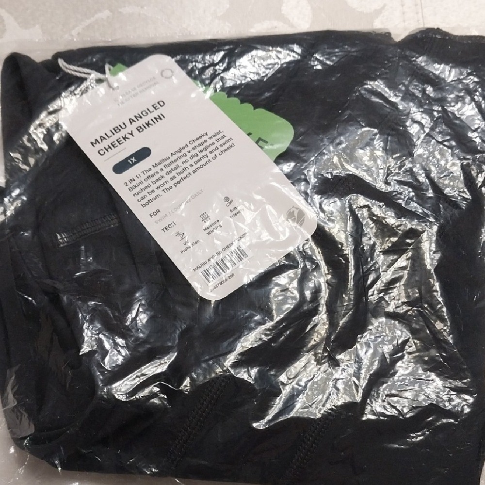 Phoenix NWT Malibu Angled Cheeky Bikini Size 1X Black UV Protection