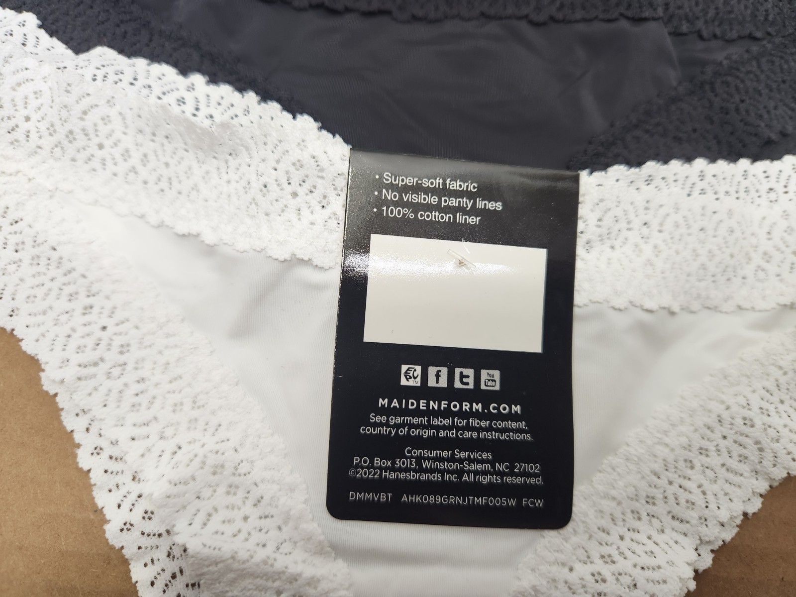 3 Pair NEW Maidenform DMMVBT Thongs V Back Thong Large 7 TAN,WHITE,BLACK