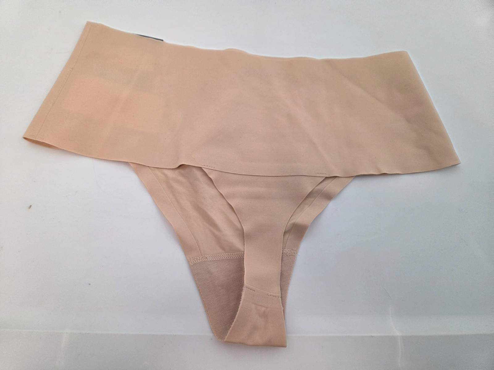 Spanx Style SP0115 Smooth Undie-tectable Thong Panties Soft Nude Medium NWT