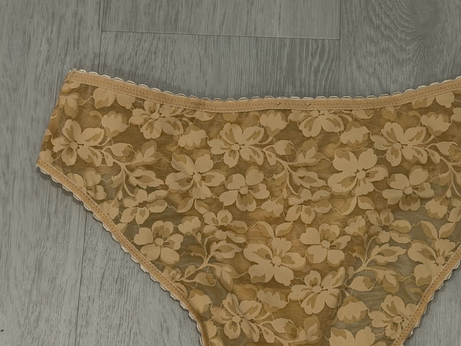 Women’s SAVAGE X FENTY LAVISH LACE BRAZILIAN PANTY – Sweet Latte Nude – Sz S 4-6