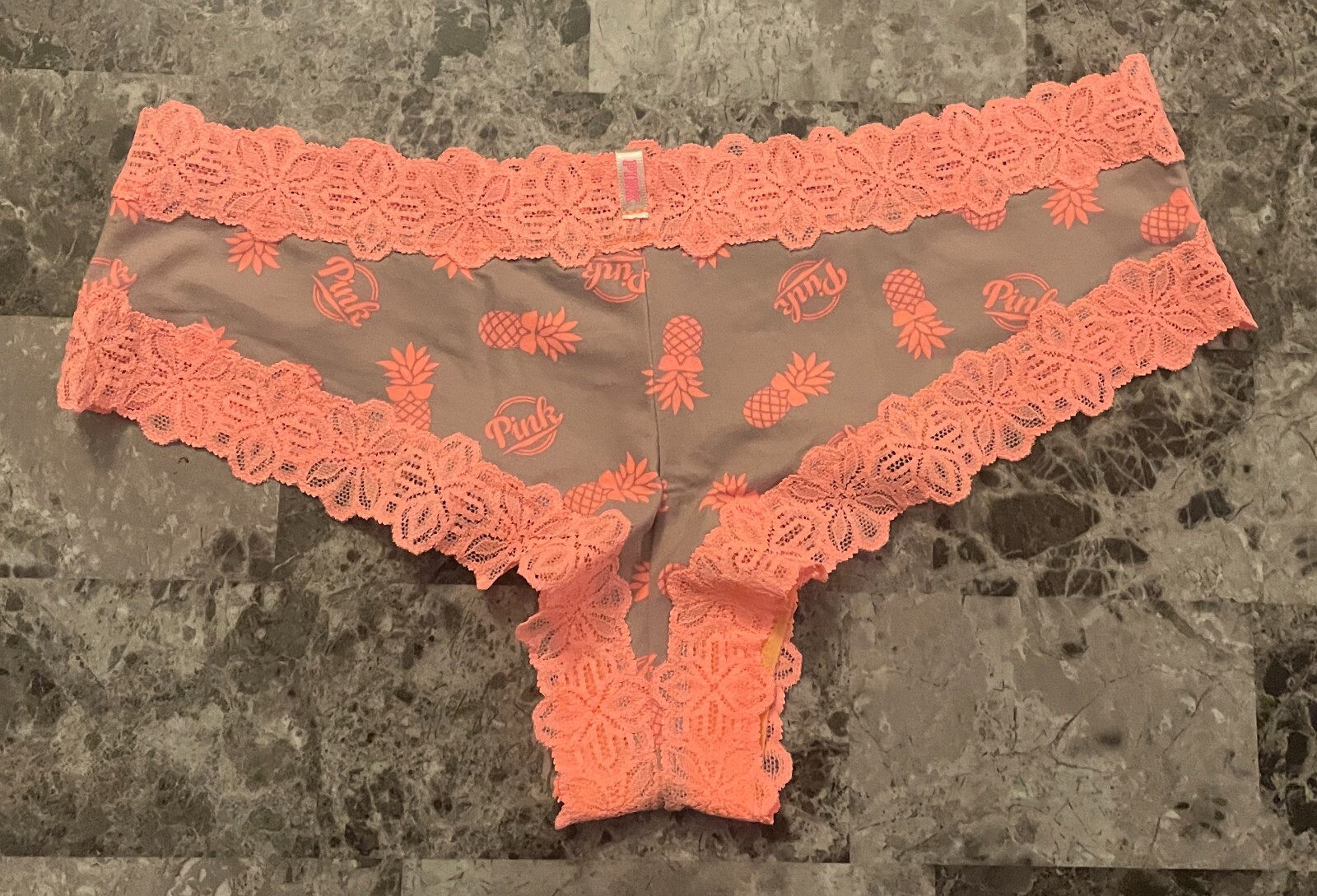 NWT VICTORIA’S SECRET PINK M PEACH SMOOTH PINEAPPLE LACE RARE CHEEKSTER PANTIES