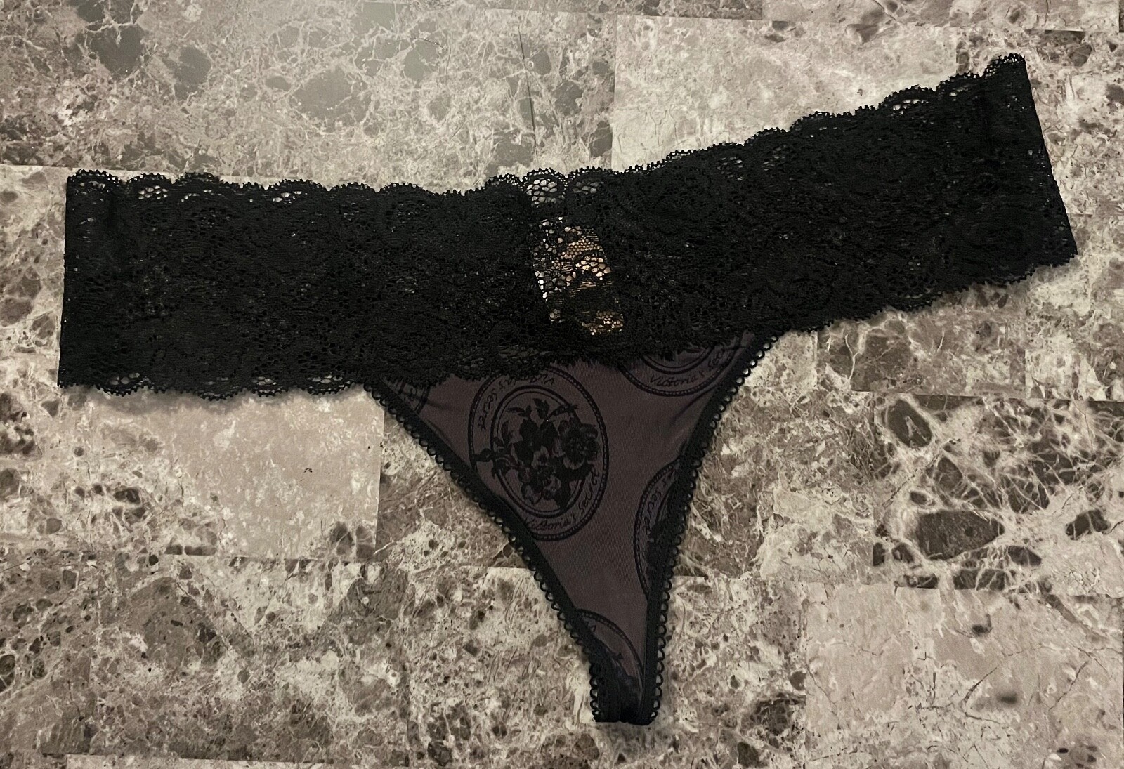 NWT VICTORIA’S SECRET L GRAY SMOOTH BLACK FLORAL LACE VINTAGE RARE THONG PANTIES