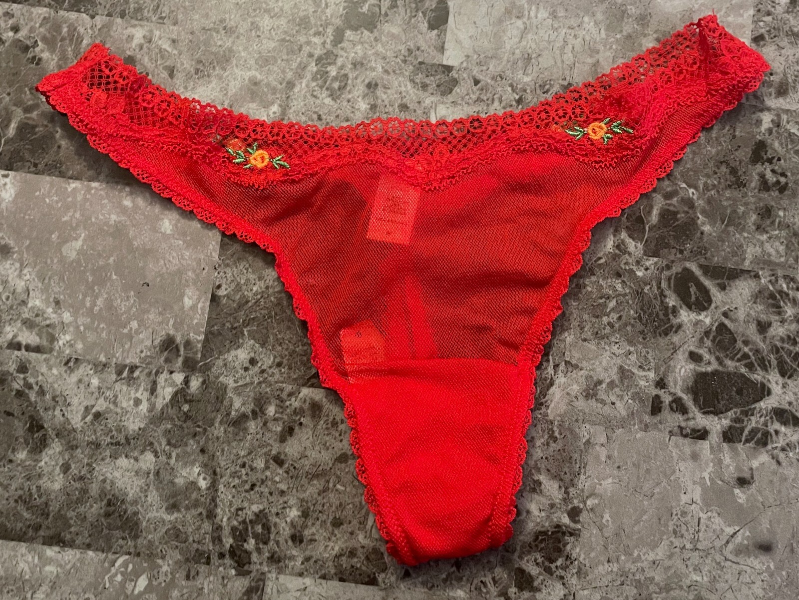 VICTORIA’S SECRET M RED MESH FLORAL EMBROIDERY LACE VINTAGE RARE THONG PANTIES