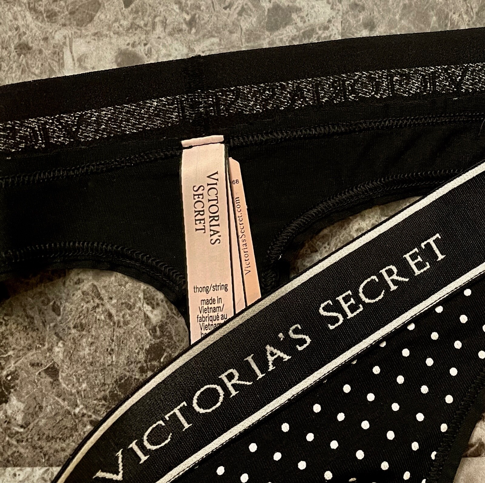 NWT VICTORIA’S SECRET BLACK POLKA DOT THICK LOGO WAISTBAND THONG PANTIES