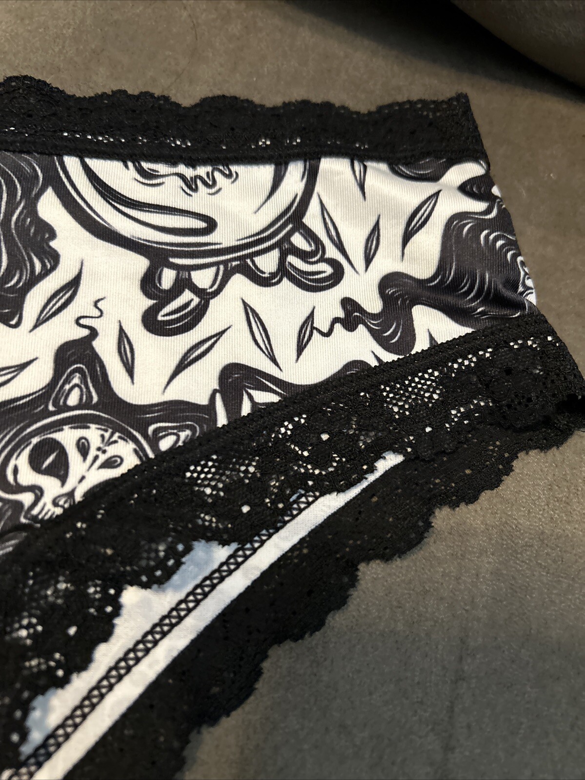 Morvia 3pk lace trim goth Skater Emo panties S Skulls, Cross & Bones & Stars