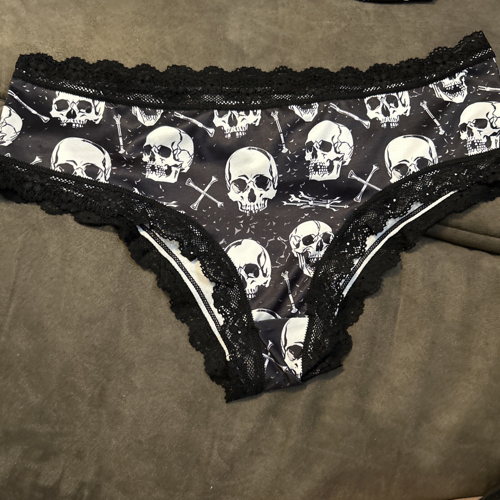 Morvia 3pk lace trim cheeky goth Emo panties S skull/floral skull/stars Lingerie