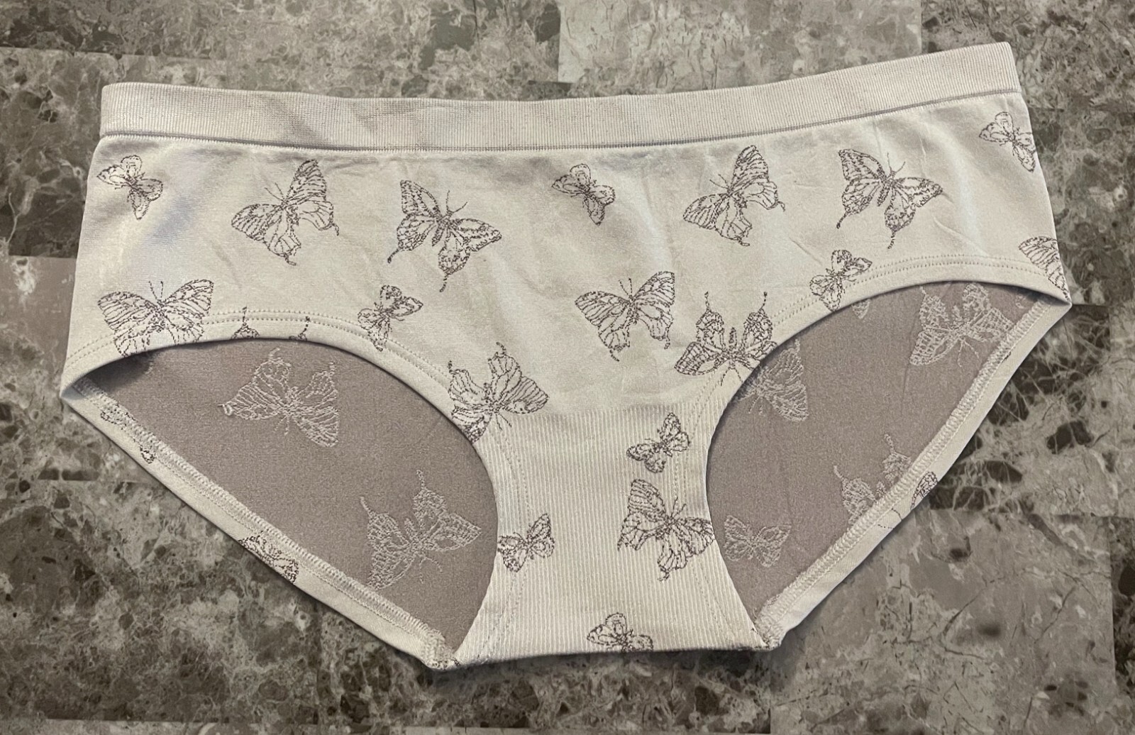 NWT VICTORIA’S SECRET MEDIUM GRAY BUTTERFLY SEAMLESS HIOHUGGER PANTIES