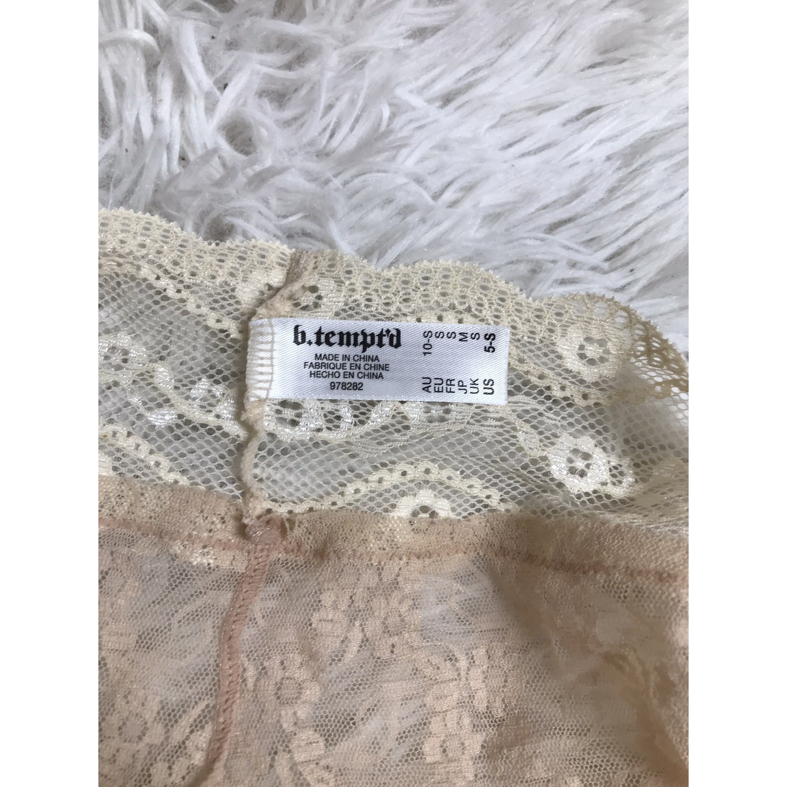 b.tempt’d by Wacoal Beige Lace Kiss Hipster Panty Underwear Cheeky Sz US S-5