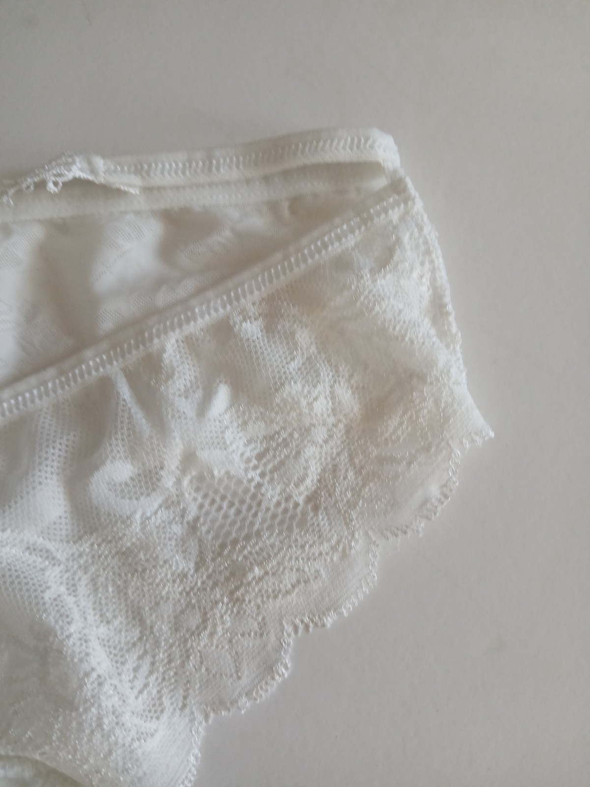 Women’s Sexy EMBROIDERED Butterfly & Lotus Applique White Small Underwear NWT