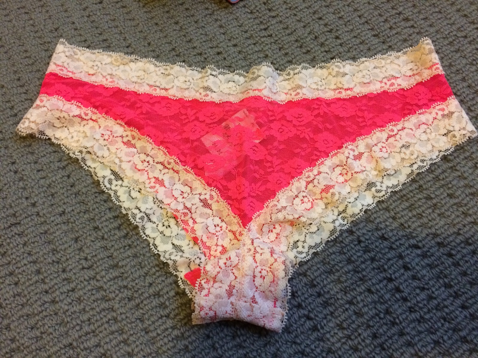VICTORIAS SECRET PINK Extra Low Rise Cheekster Lace Panty Size Medium
