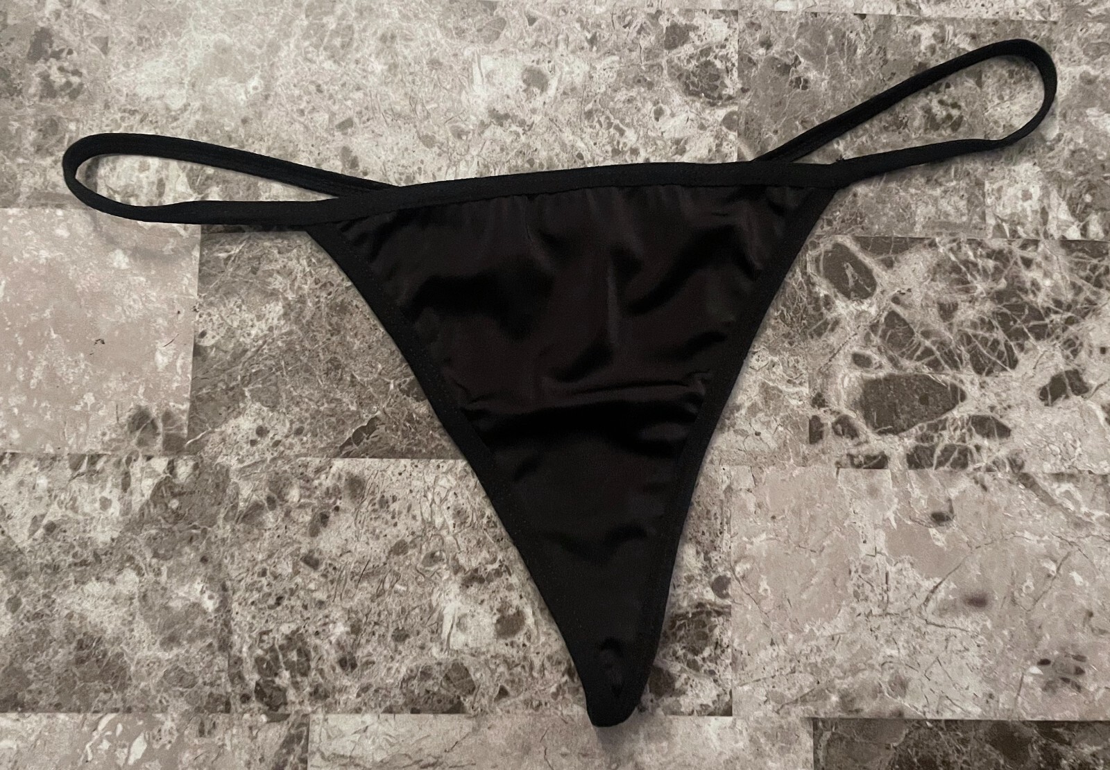 NWOT UNBRANDED SMALL BLACK SMOOTH STRETCH V STRING THONG PANTIES