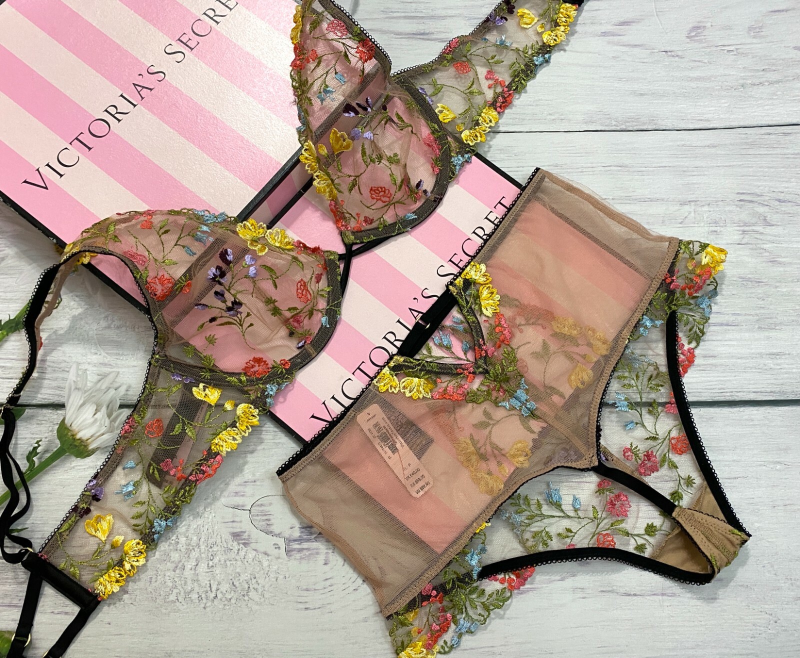Victoria’s Secret DREAM ANGELS Unlined Bra Mesh High-rise Floral Panty Set