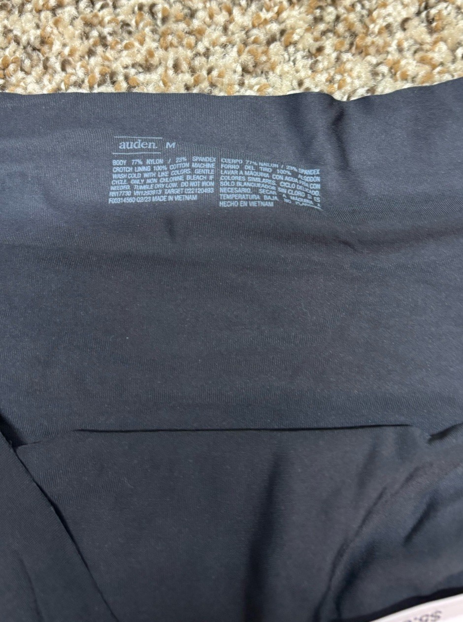 Auden Black Invisible Edge Hipster. Size: Medium (8-10).