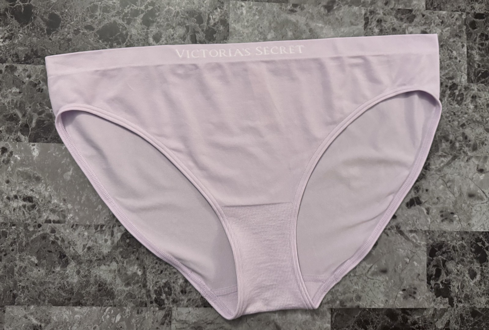 NWT VICTORIA’S SECRET XL LAVENDER WHITE LOGO STRETCH SEAMLESS BIKINI PANTIES