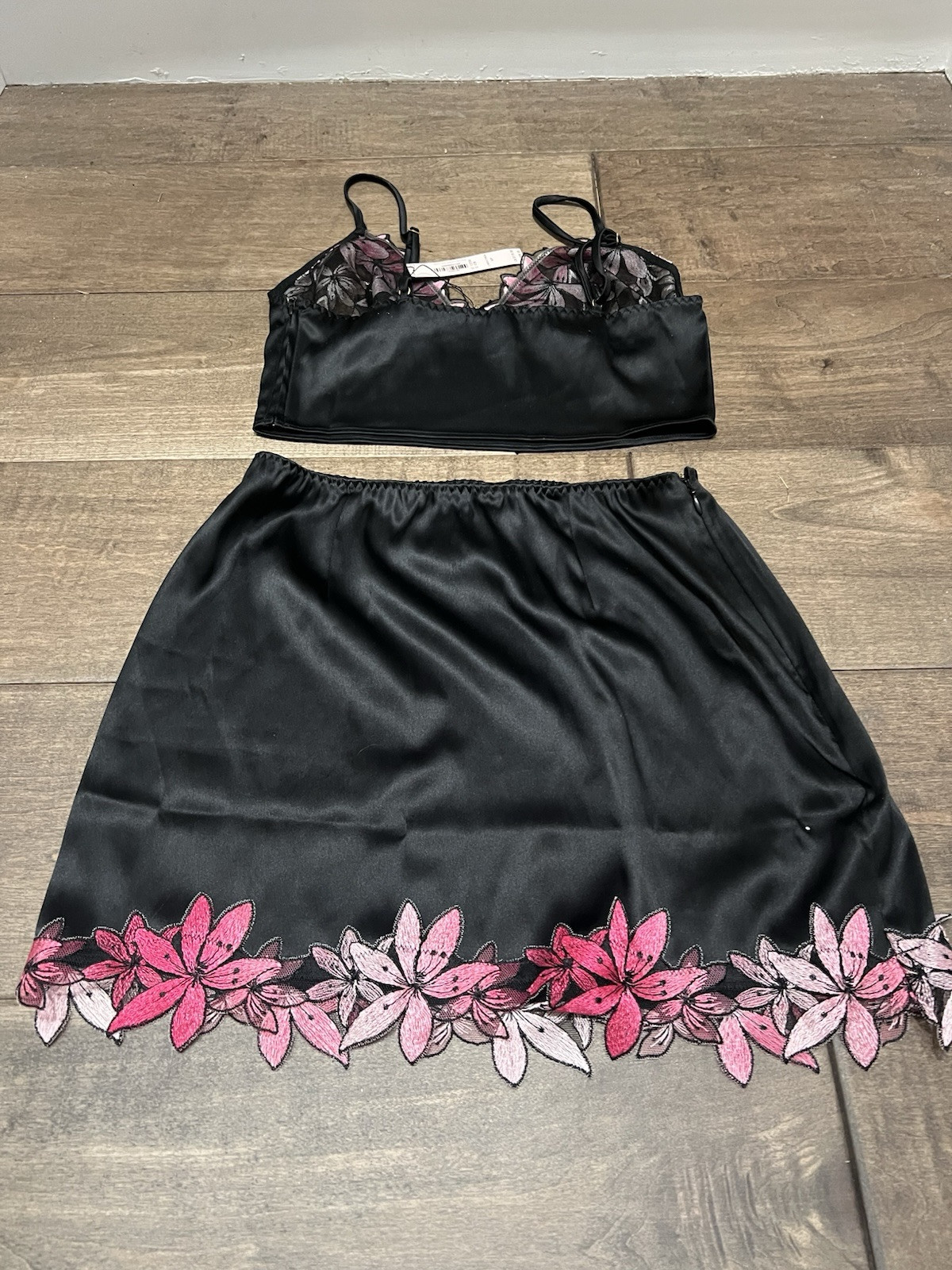 VICTORIA’S SECRET Ziggy Glam Floral Embroidery Cami Slip Skirt Set S NWT