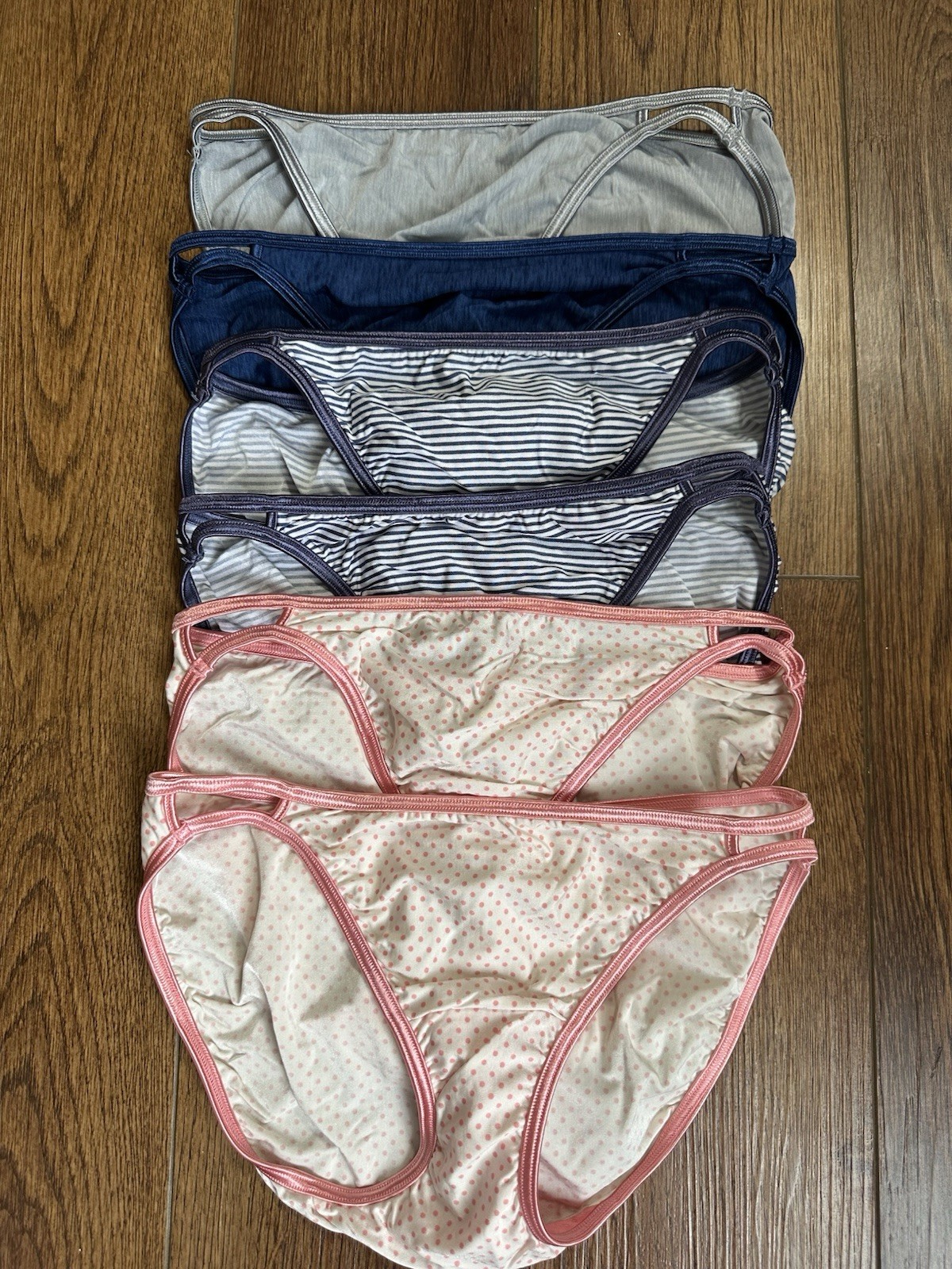NWOT Vintage (6) Size 6 Vanity Fair Illumination String Bikini Panties 18108