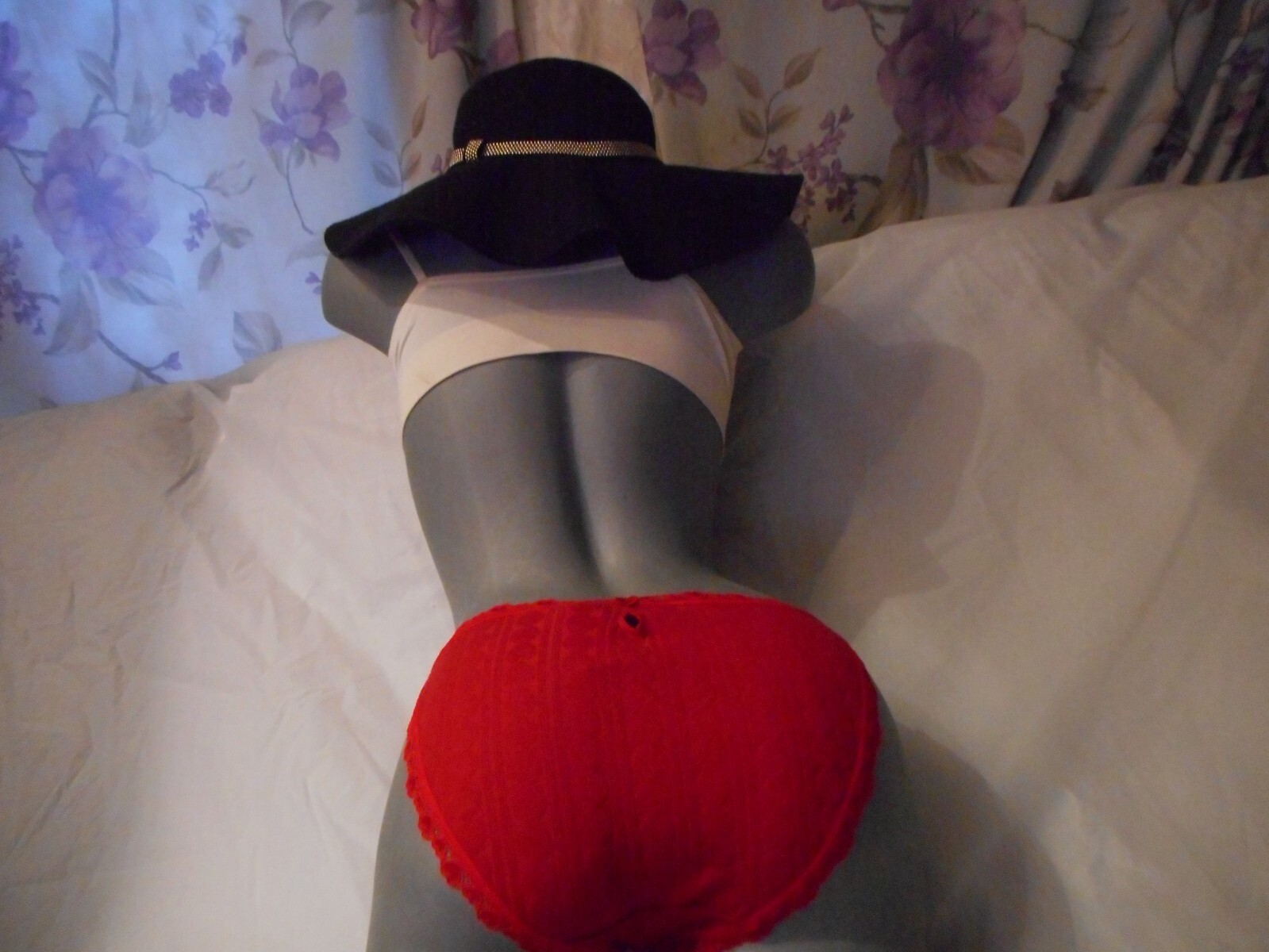 N/WO/T Victoria’s Secret Red Women’s Hearts String Bikini Panty Medium