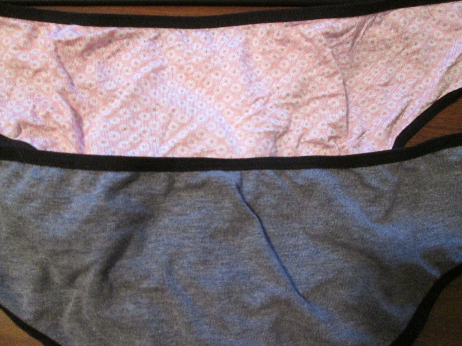 New 2 la Vie en Rose Thongs Size XL 1 each Pink Flowers & Gray w/Black Edge