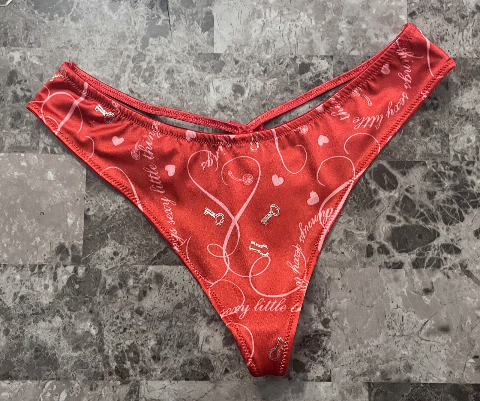VICTORIA’S SECRET SEXY LITTLE THINGS S RED SMOOTH STRAPPY RARE V STRING PANTIES