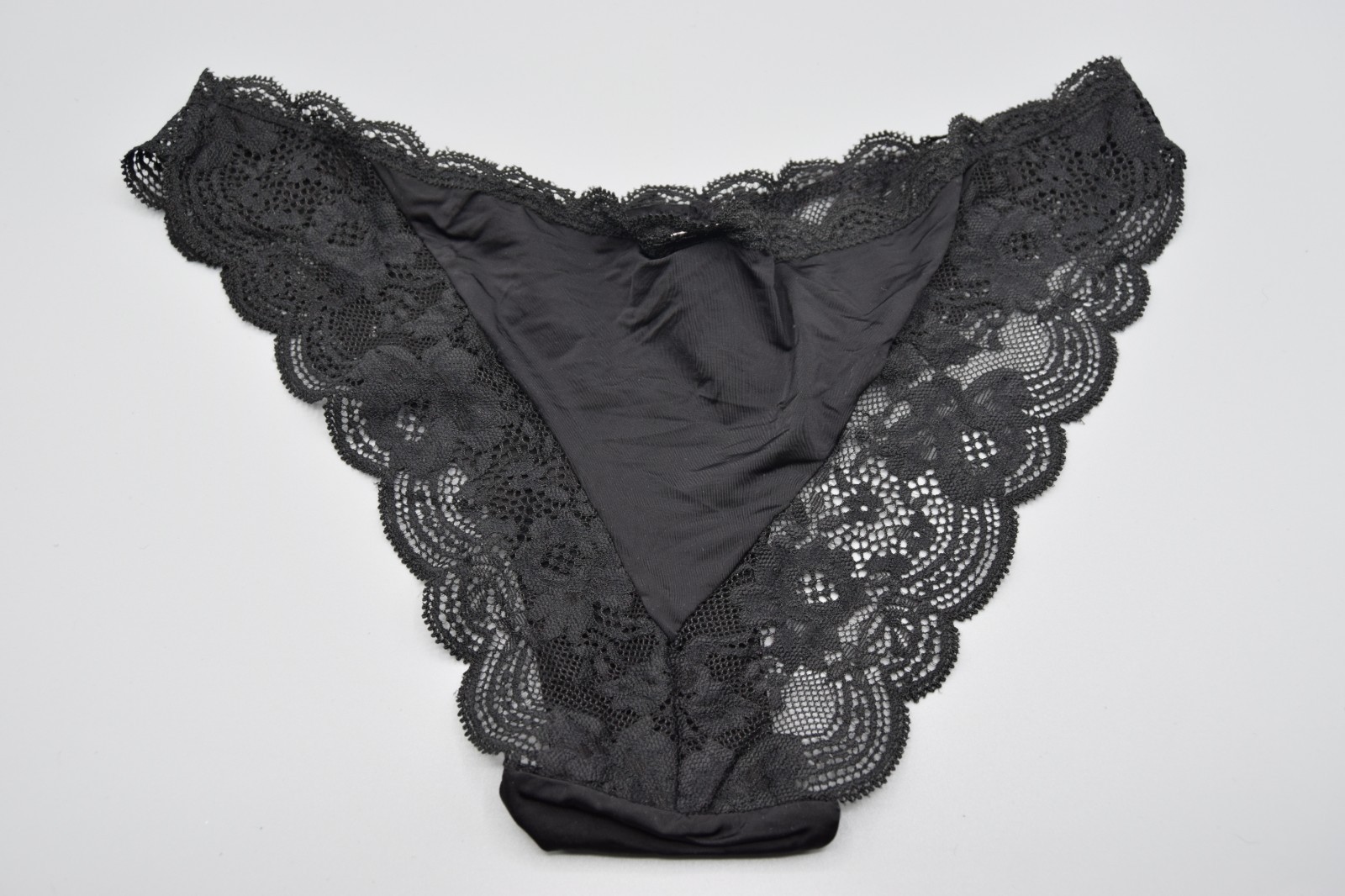 Victoria’s Secret Dream Angels Cheekini Tanga Lace Black S