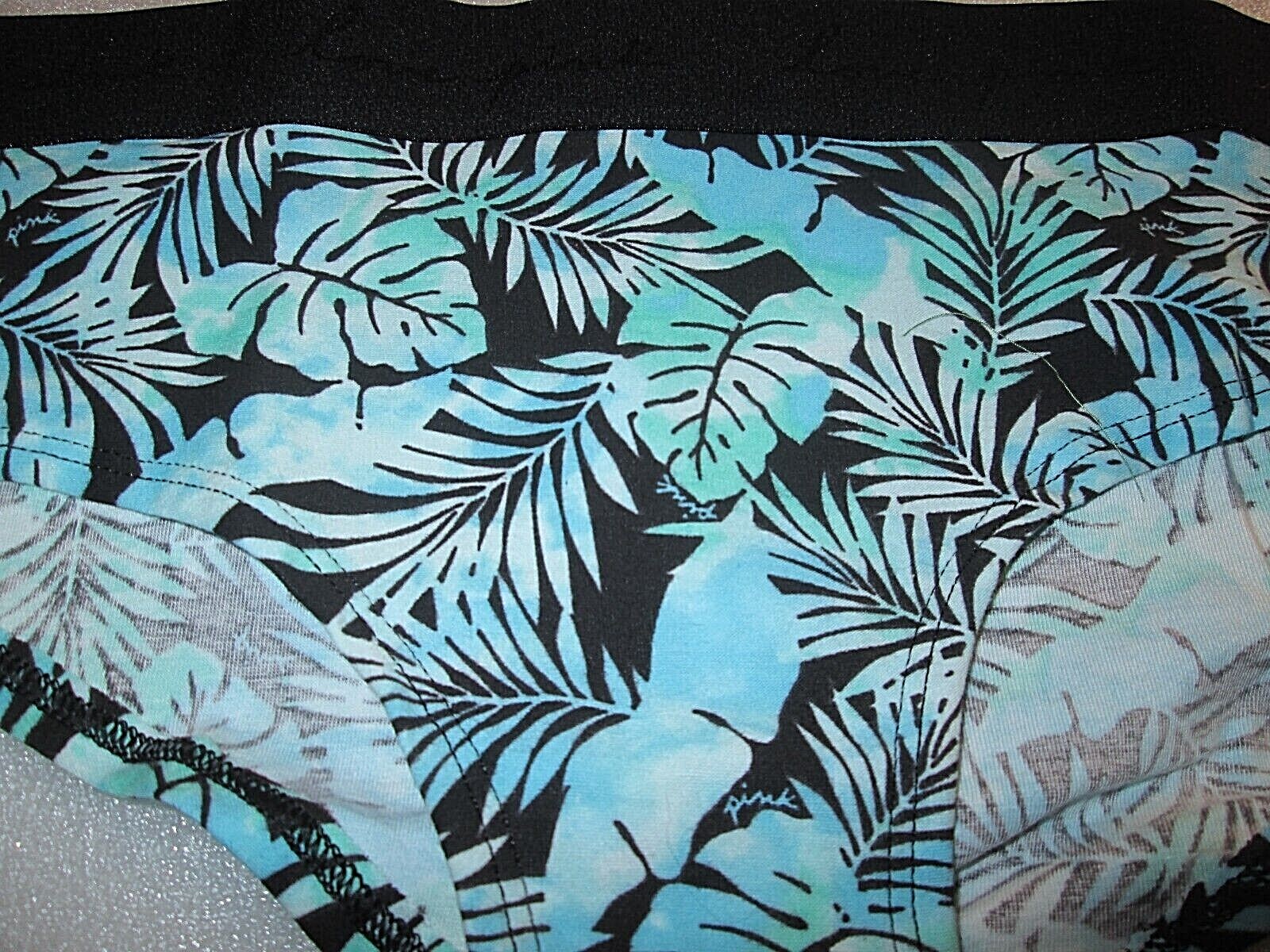 New Victoria’s Secret 💚Hipster ‘Love Pink’ Logo Top💗💚Size Small