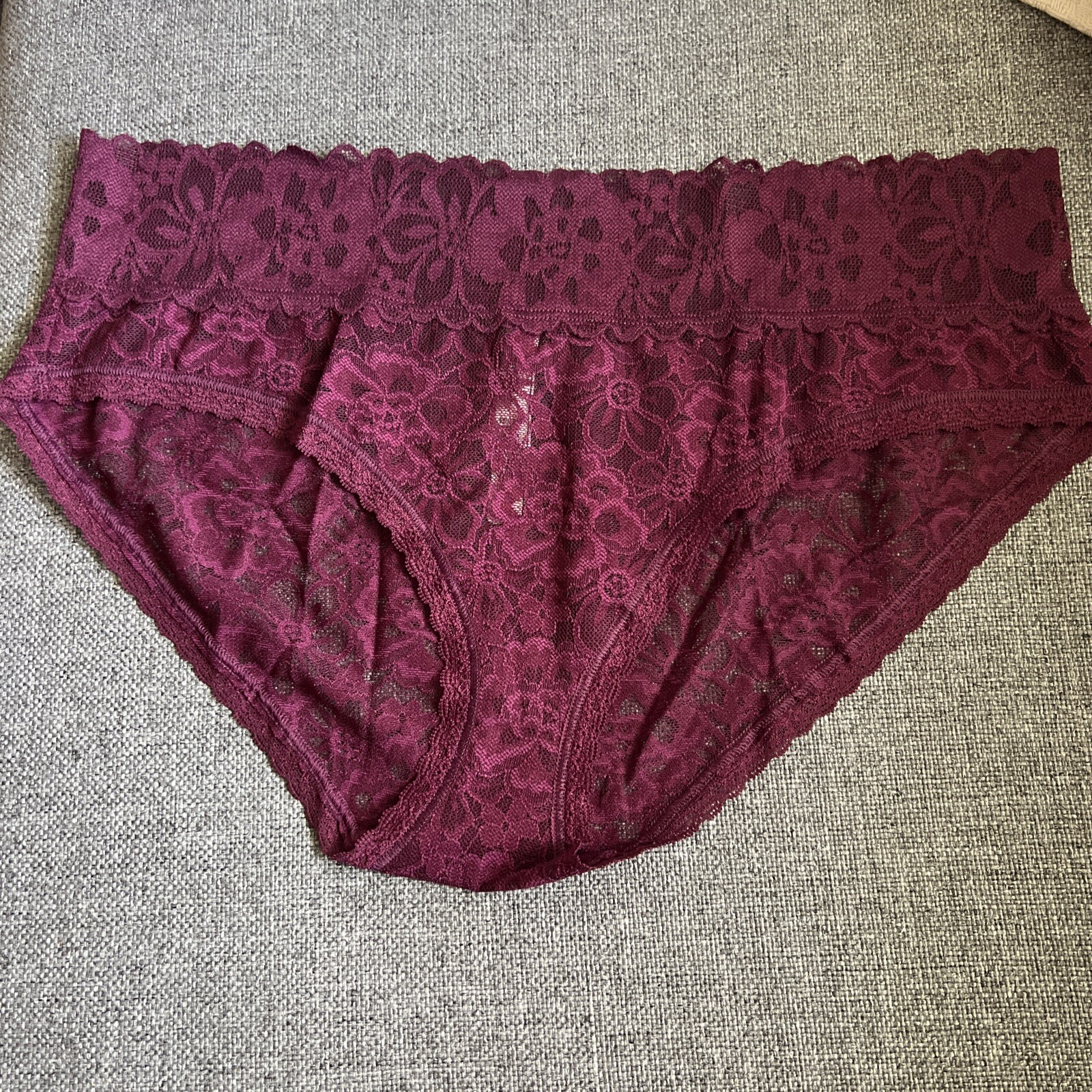 Victoria’s secret Lace hiphugger Burgandy color XL