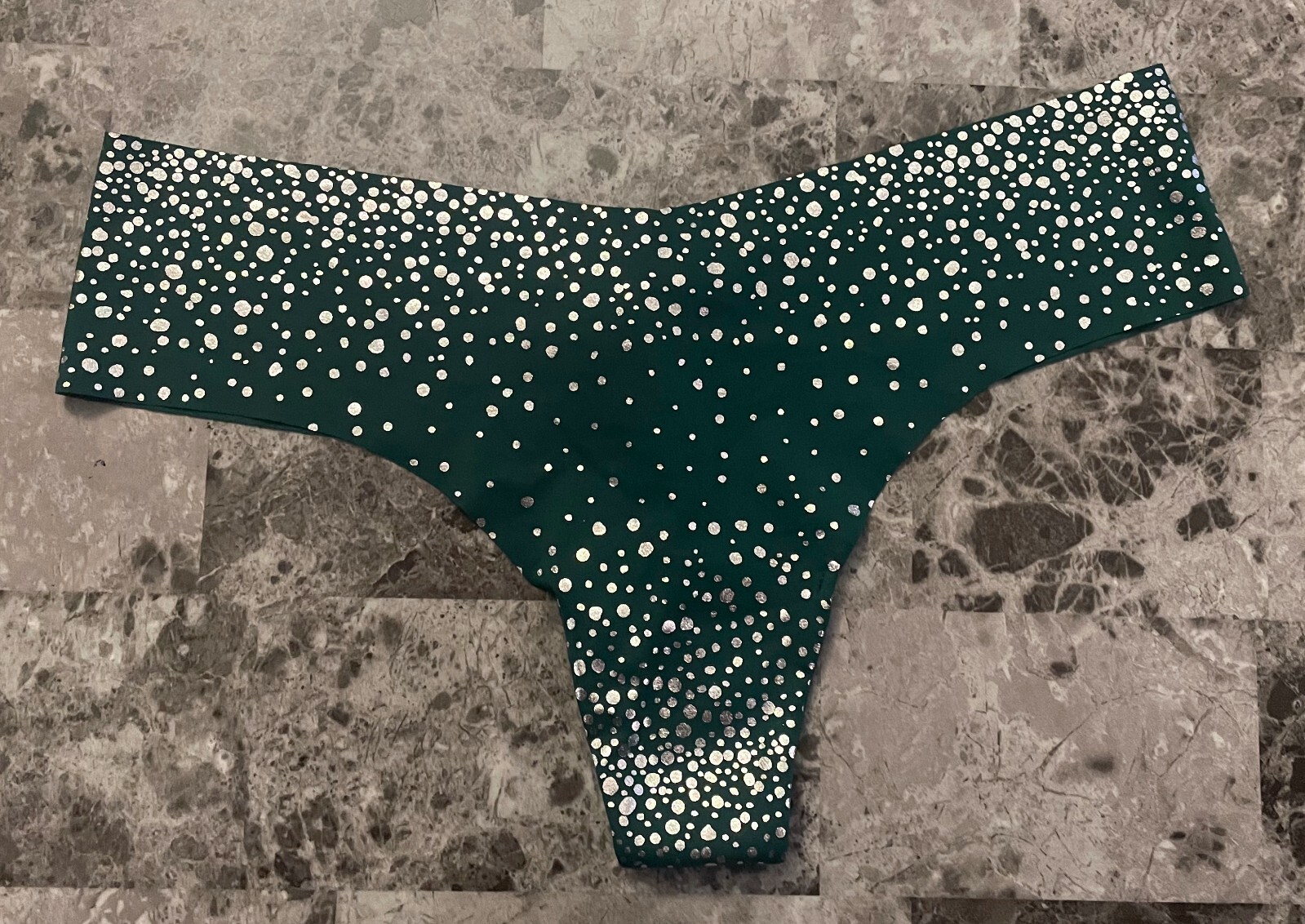 NWT VICTORIA’S SECRET M GREEN SILVER POLKA DOT SHINE RARE NO SHOW THONG PANTIES