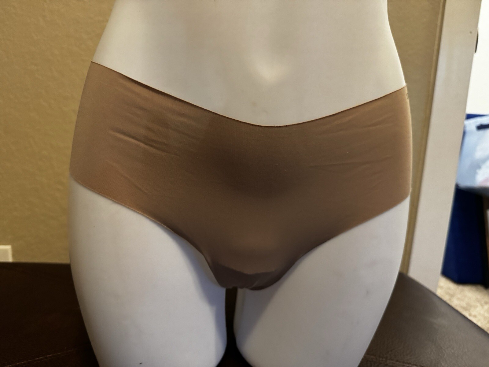 2 pack Victoria Secrets no show Cheeky panties tan/brown size Large