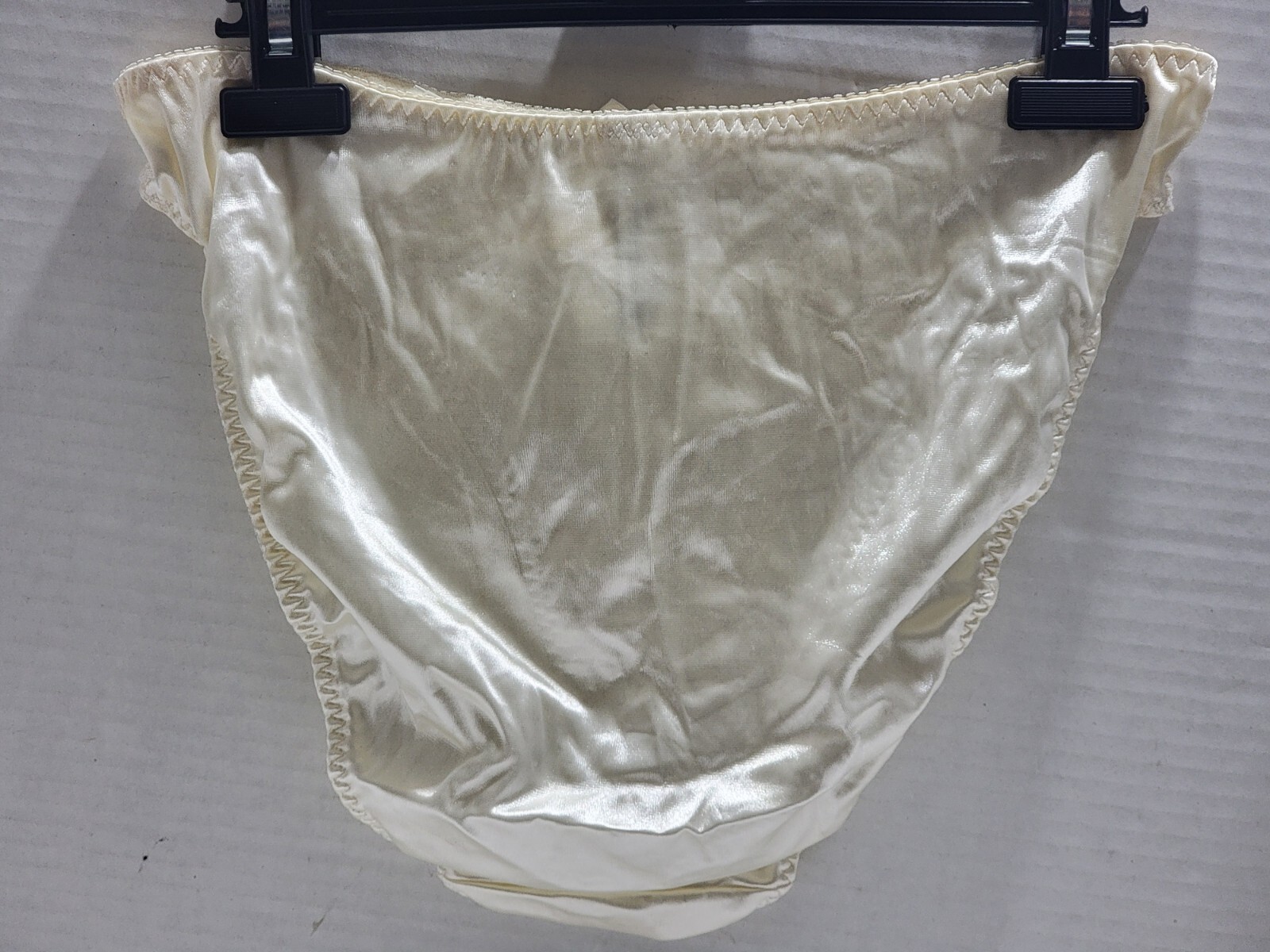 NWTS VINTAGE DELICATES SEXY IVORY SHINY LIQUID SATIN LOOK HI CUT PANTY LARGE