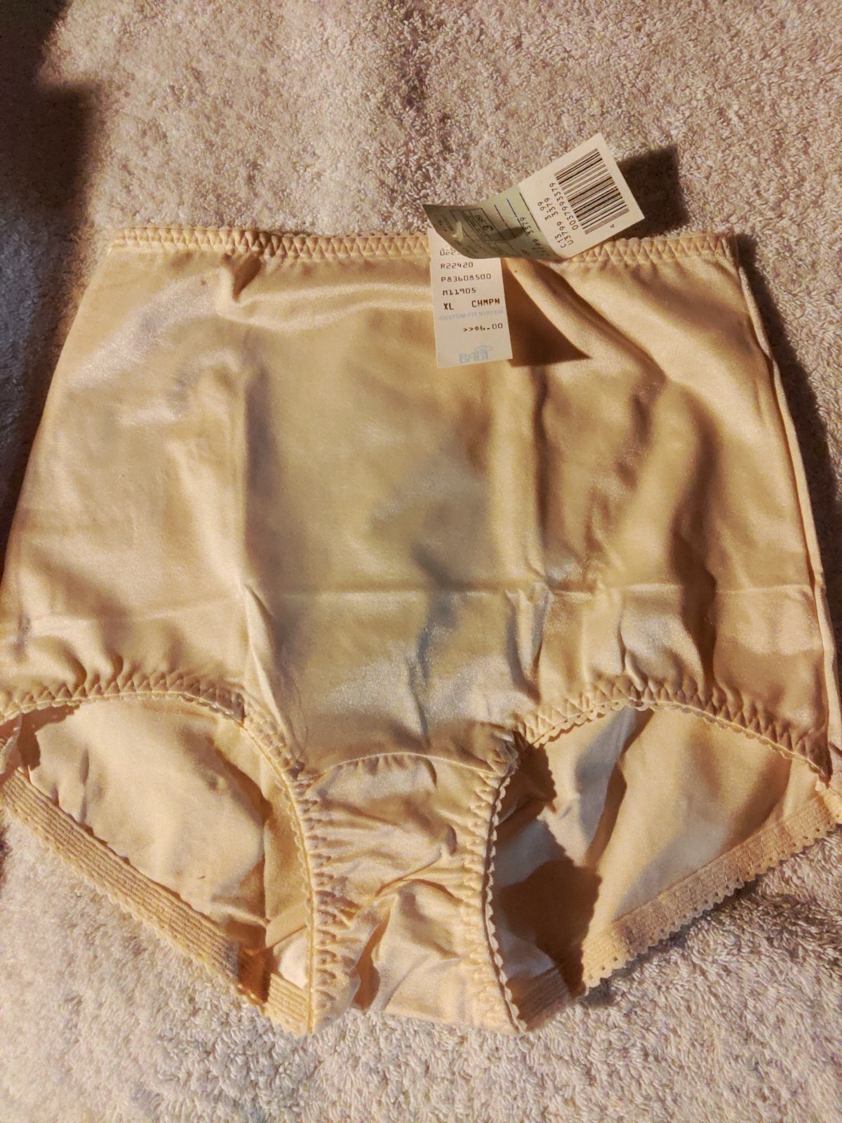 Bali “Something Else” Brief Panties Size 8 85% Antron III Nylon 15% Lycra
